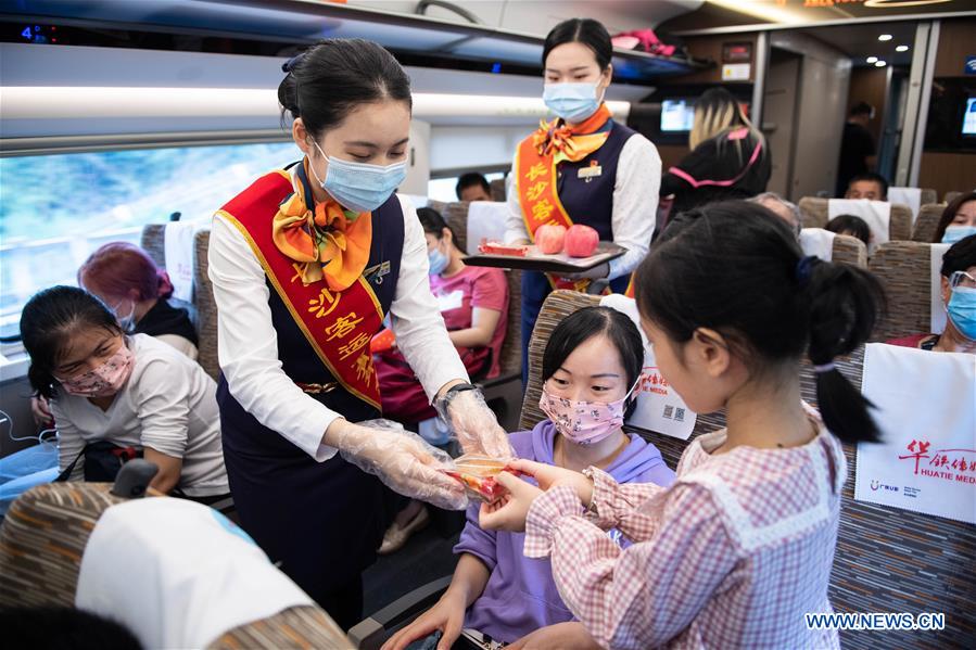 China's Economy Recovers with Strong Momentum During Holidays
